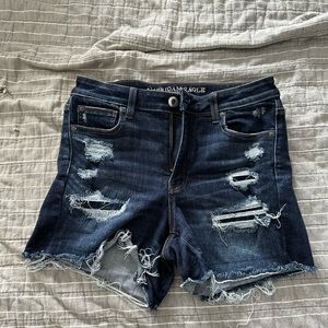 Comfy and stretchy AE shorts